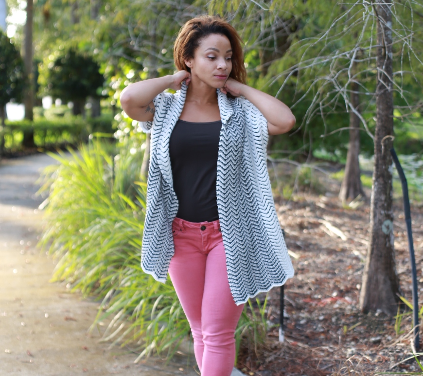 iwannabealady.com outfit post fall essential in Florida pink jeans fashion lifestyle blogger