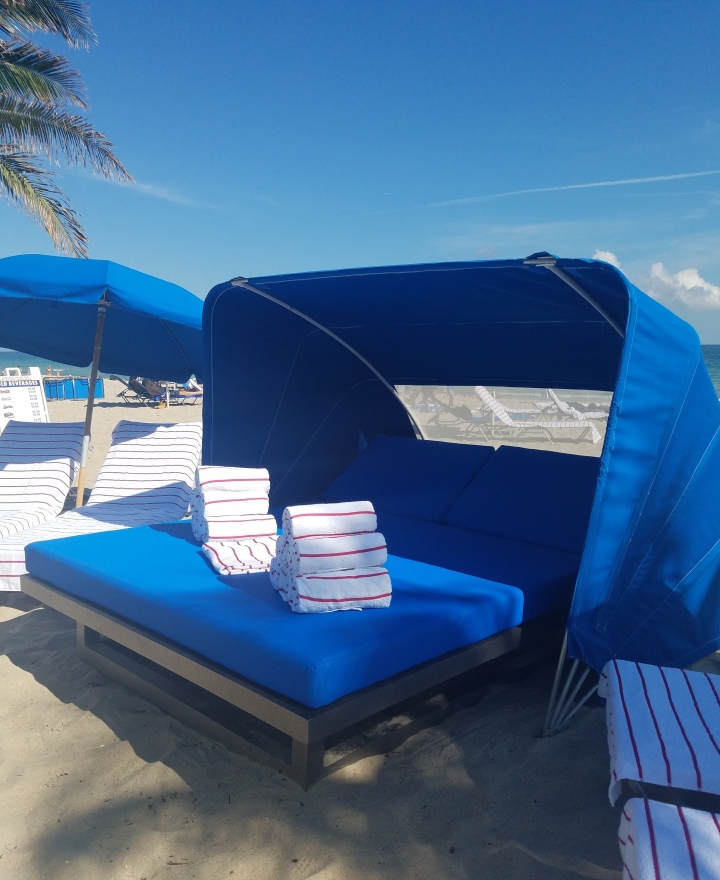 iwannabealady.com welcome to Fort Lauderdale Beach lounge chairs